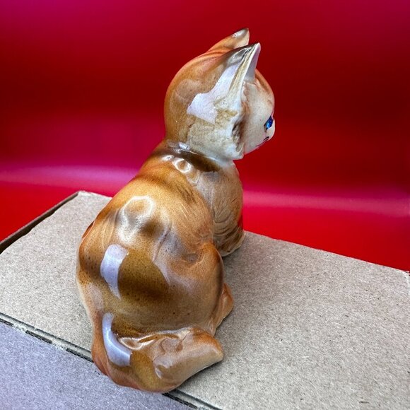 VTG JAPAN PORCELAIN KITTY CAT BLUE EYES FIGURINE - 2.5" - Picture 2 of 5